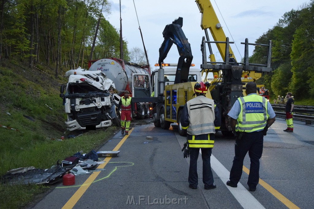 VU Gefahrgut LKW umgestuerzt A 4 Rich Koeln Hoehe AS Gummersbach P547.JPG - Miklos Laubert